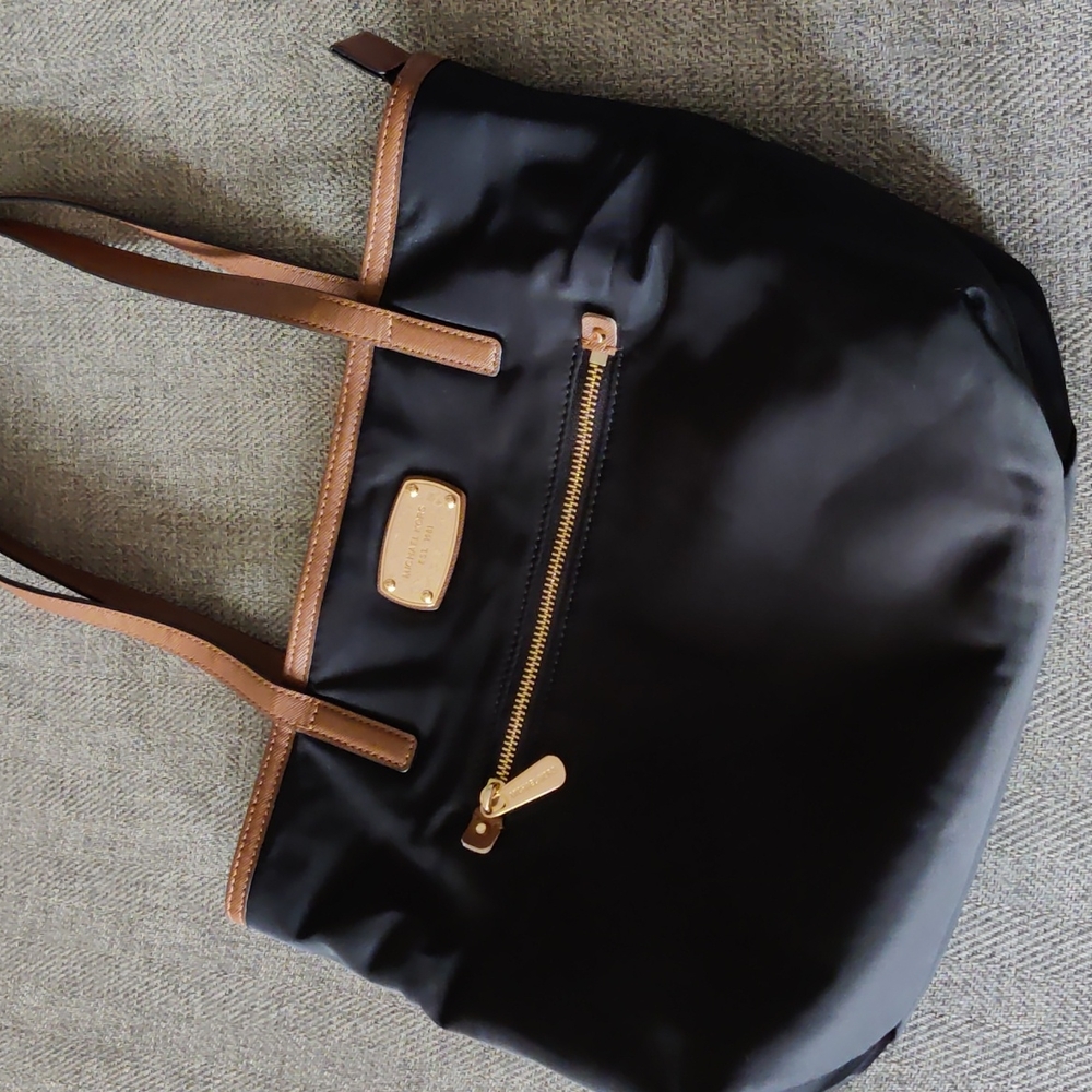 MICHAEL KORS Black Nylon Shoulder Bag with Tan Straps